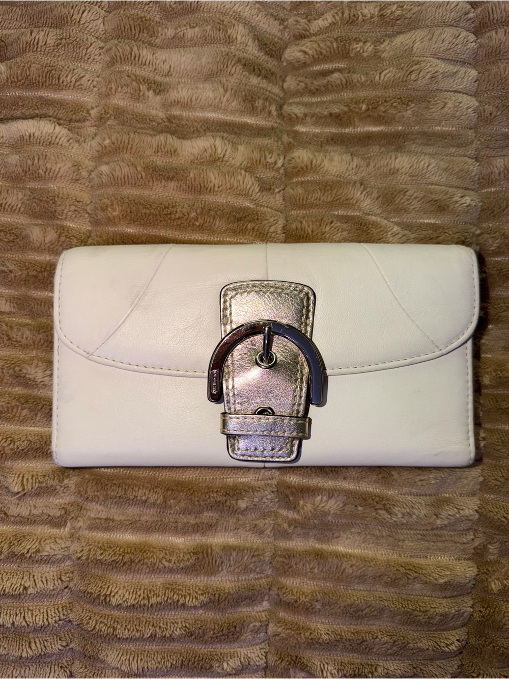 Vintage Coach soho White Leather Wallet with Buckle